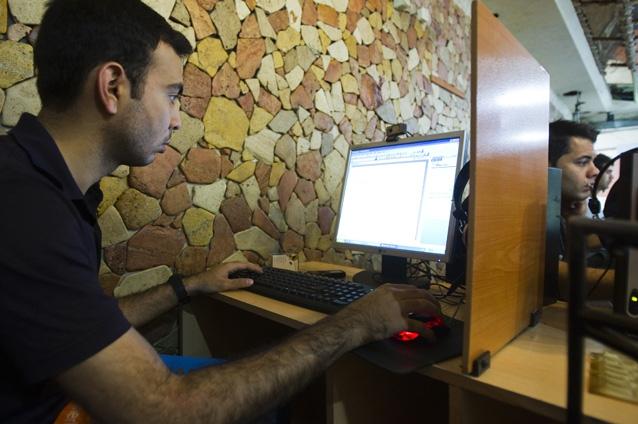 Internet fără Google, Facebook, Yahoo! Teheranul le înlocuieşte cu Iran Mail şi Iran Search Engine