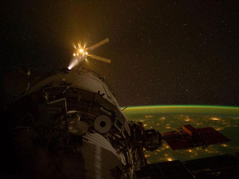 "Mărfarul spaţial" se pregăteşte de andocare. NASA face publică o frumoasă fotografie realizată în spaţiu
