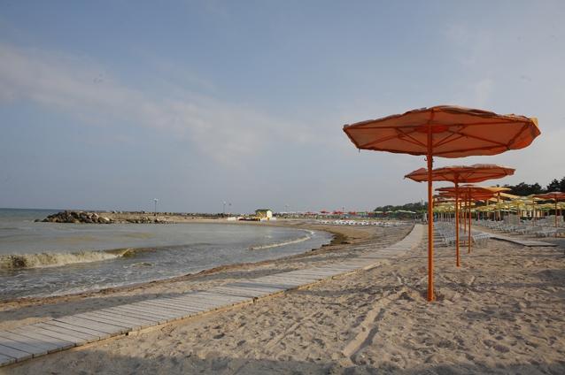 Autorităţile constănţene anunţă că plajele au fost curăţate, în aşteptarea turiştilor