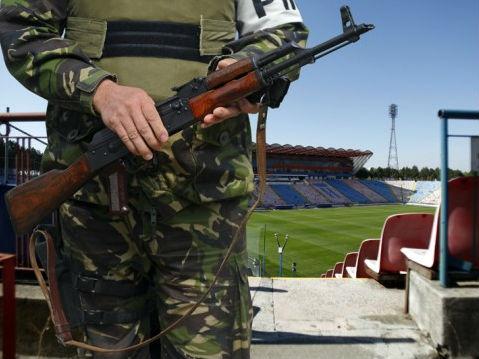 Stadionul Ghencea este păzit de soldaţi cu ARME DE FOC