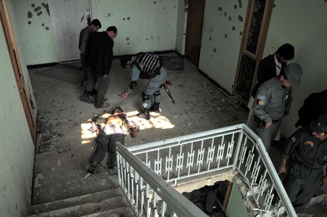 Explozii şi atacuri armate în Kabul: 47 de morţi, dintre care 36 de talibani