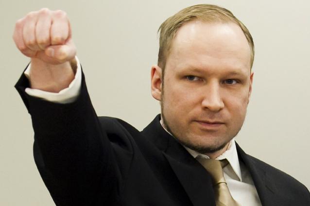 VIDEO Criminalul Breivik a plâns la tribunal, la prezentarea manifestului său. Procesul masacrului din Norvegia - prima zi