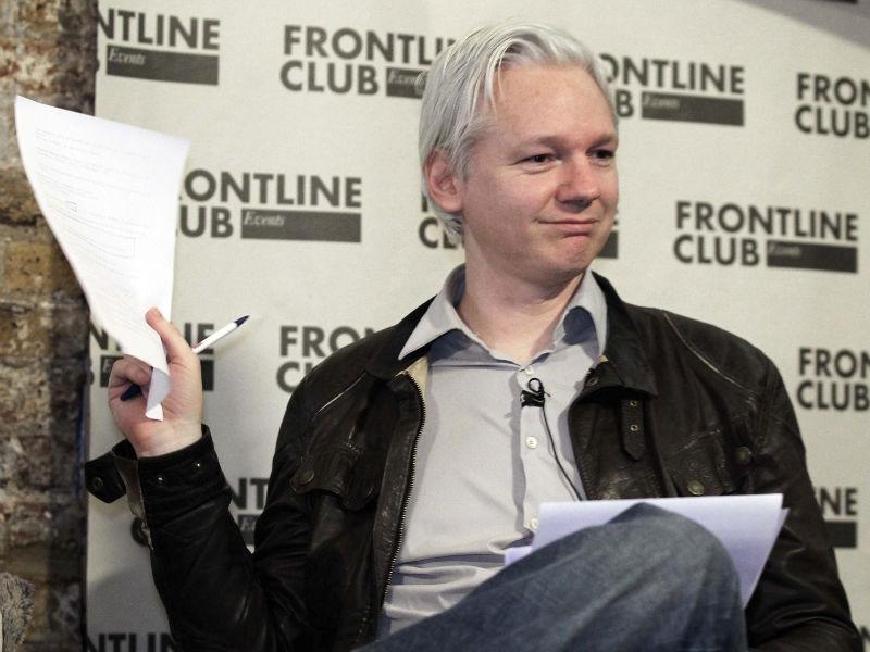 Julian Assange, fondatorul WikiLeaks, prezintă, azi, primul episod din talk-show-ul său