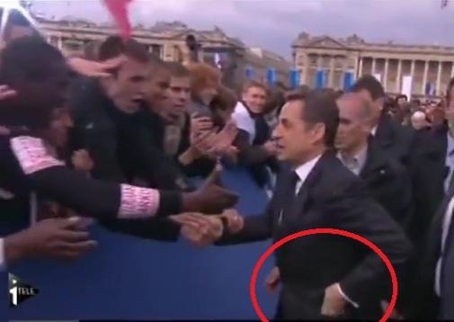 Sarkozy şi-a pus ceasul de 55.000 de euro în buzunar în timp ce strângea mâinile simpatizanţilor săi (VIDEO)