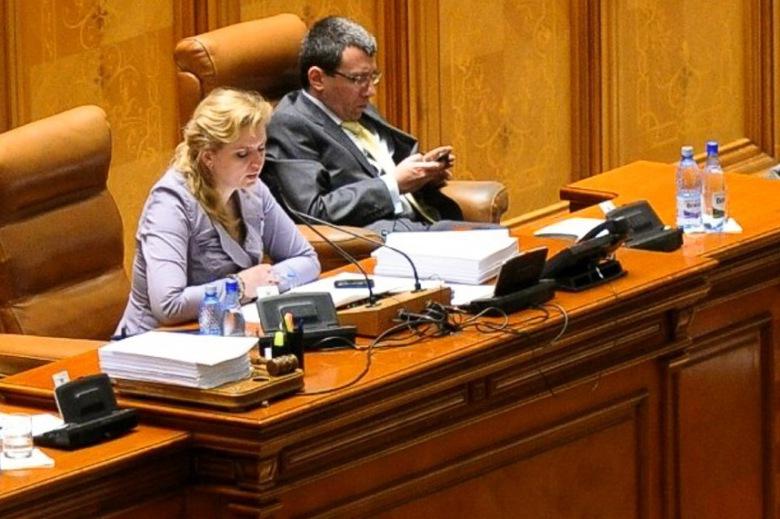 Scandal în Camera Deputaţilor: USL a părăsit plenul după ce solicitarea de revocare a Robertei Anastase nu a fost supusă la vot
