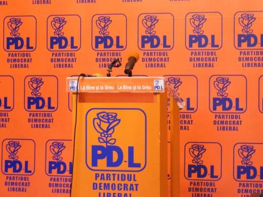 Transferurile continuă. Doi deputaţi de Caraş-Severin au demisionat din PDL şi trec la PNL