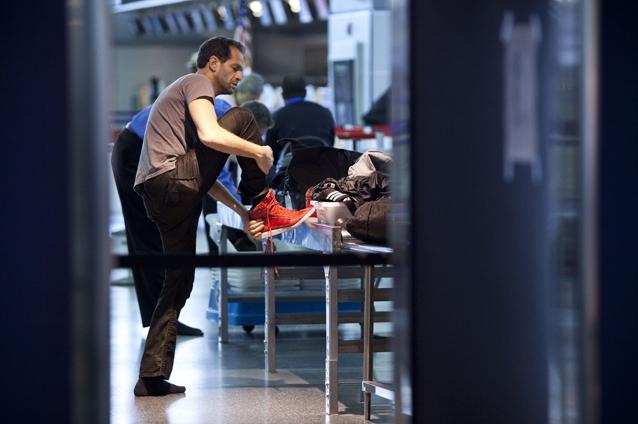 Un bărbat care se simţea "hărţuit" de aparatele de verificare s-a dezbrăcat pe un aeroport din SUA