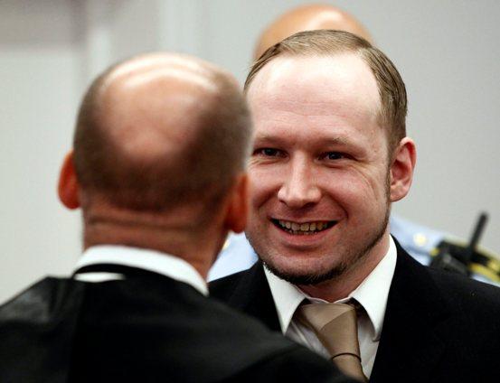 Simpatizantă germană a lui Anders Breivik, împiedicată să intre în tribunal şi expulzată