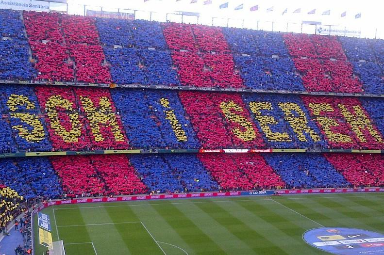 Coregrafie de 5 STELE pe Camp Nou! Un mesaj GIGANT a colorat tribunele în roşu, galben şi albastru (VIDEO)