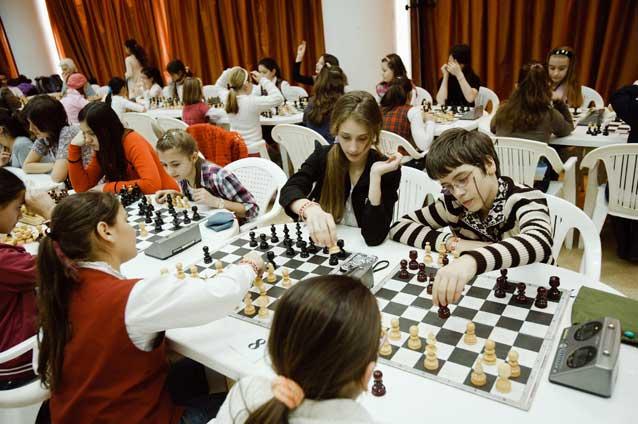 Campionatul mondial de şah pentru şcolari va începe sâmbătă la Iaşi