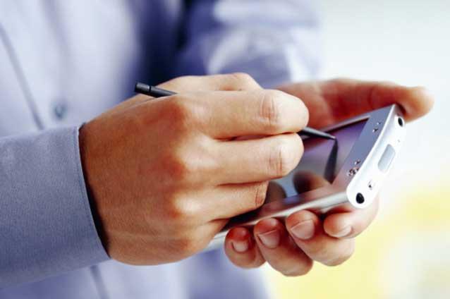 Piaţa smartphone din România se triplează până în 2015