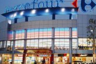 Şoc pe piaţa de retail: Carrefour s-ar putea retrage de pe opt pieţe, printre care şi România