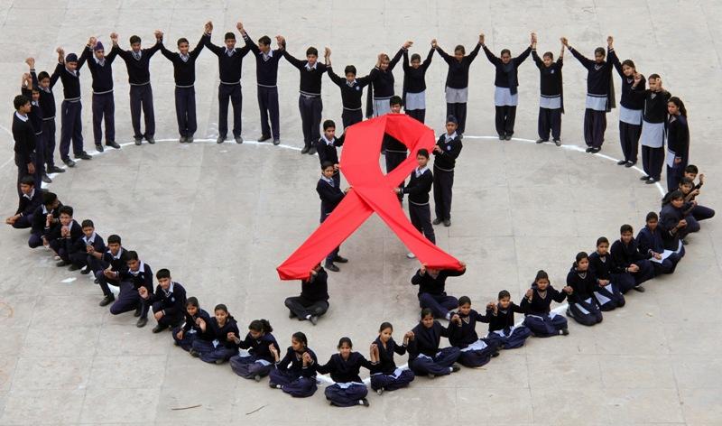Reuşită revoluţionară: S-a descoperit mecanismul prin care se răspândeşte virusul HIV în corp