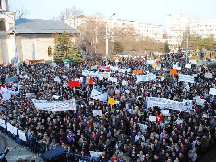 Bârlad. Protest cu mâna pe biblie: 8.000 de suflete s-au rugat pentru interzicerea exploatării gazelor de şist