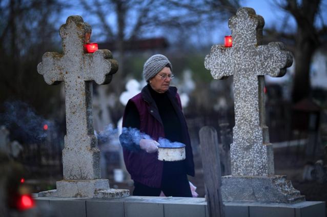 Un nou curent în cimitire: Înmormântarea Eco