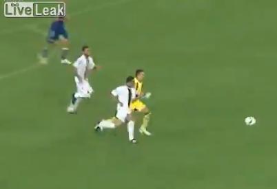 (VIDEO) Contraatac fabulos al portarului, urmat de un gol superb!