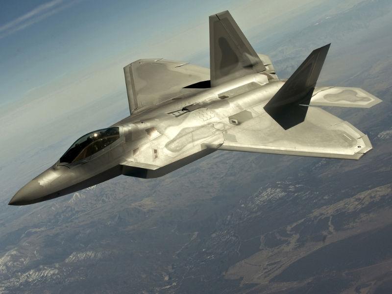 Piloţii americani refuză să mai piloteze avioane F-22 Raptor, după incidente privind lipsa oxigenului