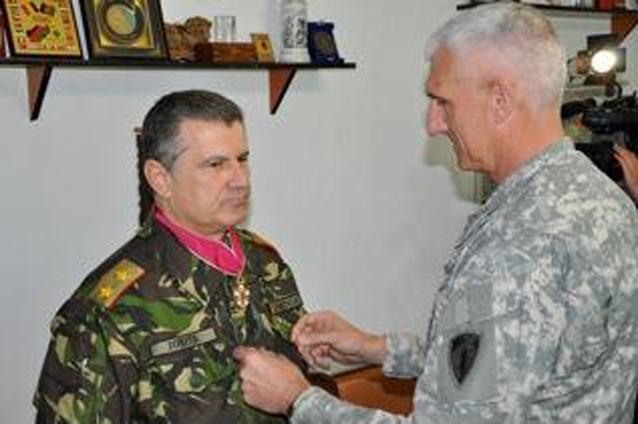 Comandantul Forţelor Armate Terestre Române – decorat cu Legiunea de Merit a Armatei SUA
