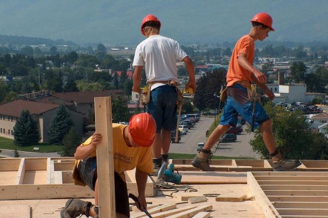 O treime din forţa de muncă, angrenată în economia subterană: 2,3 milioane de români muncesc la negru