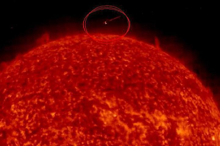 Un utilizator YouTube are dovada pe care NASA o ascunde: OZN-uri, observate în apropierea Soarelui (VIDEO)