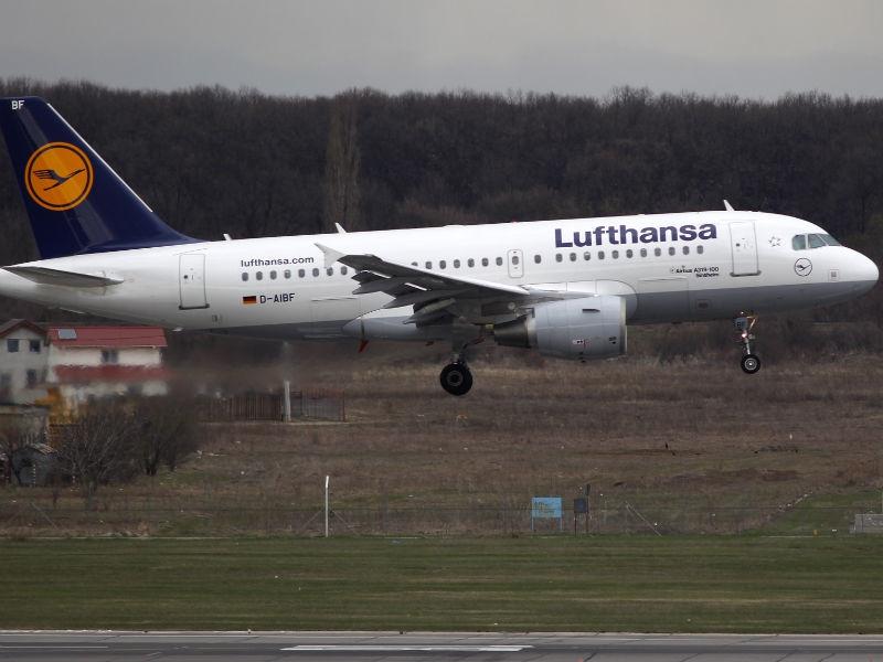 Un avion cu 320 de pasageri a aterizat de urgenţă pe Otopeni