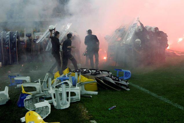 Un bărbat a decedat, iar 36 de persoane au fost rănite, după meciul Fenerbahce - Galatasaray
