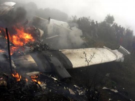 Avion prăbuşit în Nepal: Cel puţin 11 persoane şi-au pierdut viaţa