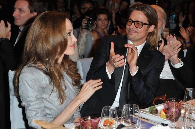 Angelina Jolie i-a cumpărat lui Brad Pitt un elicopter