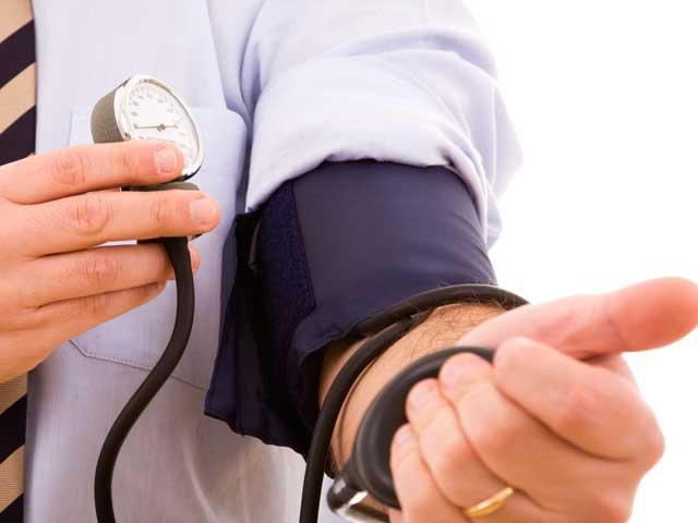 4 din 10 români adulţi suferă de hipertensiune