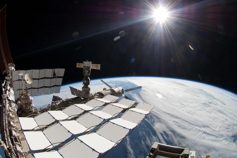 Capsula Soyuz a andocat cu succes la Staţia Spaţială Internaţională