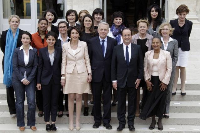 Prima măsură a noului guvern francez: a redus salariile preşedintelui şi miniştrilor cu 30 la sută