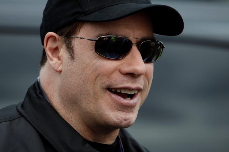John Travolta, acuzat că s-ar fi dat la colegul de platou din "Grease". Actorul i-ar fi făcut avansuri şi lui Richard Gere