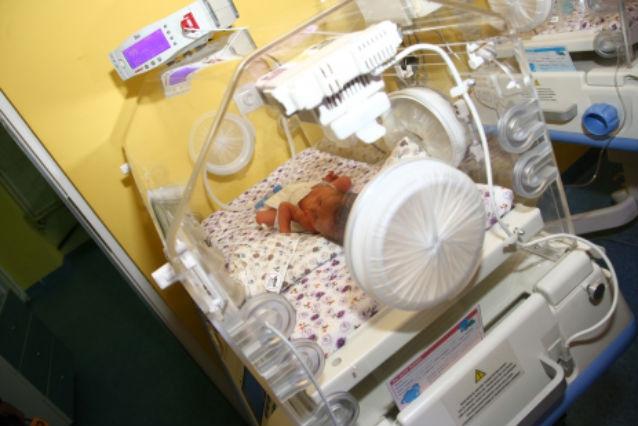 200.000 de euro despăgubiri pentru bebeluşul ars în incubator la maternitatea Bucur
