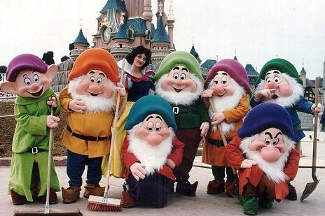 Albă ca Zăpada şi cei 7 Pitici au intrat în grevă. Angajaţii Disneyland Paris sunt nemulţumiţi de salarii