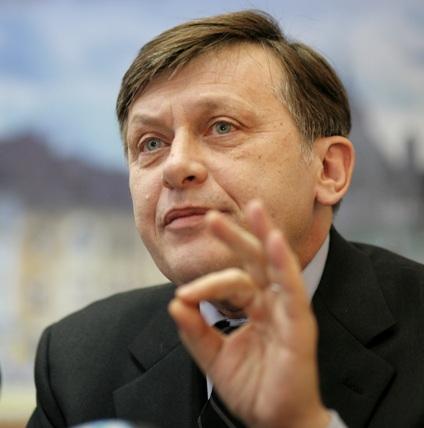 Crin Antonescu: Atitudinea preşedintelui Traian Băsescu în SUA - penibilă, compromiţătoare, jenantă