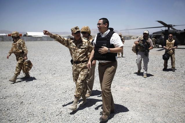 Ponta, vizită la soldaţii români din Afganistan