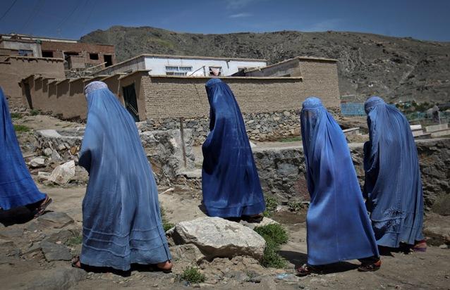 Zeci de eleve din Afganistan au fost otrăvite