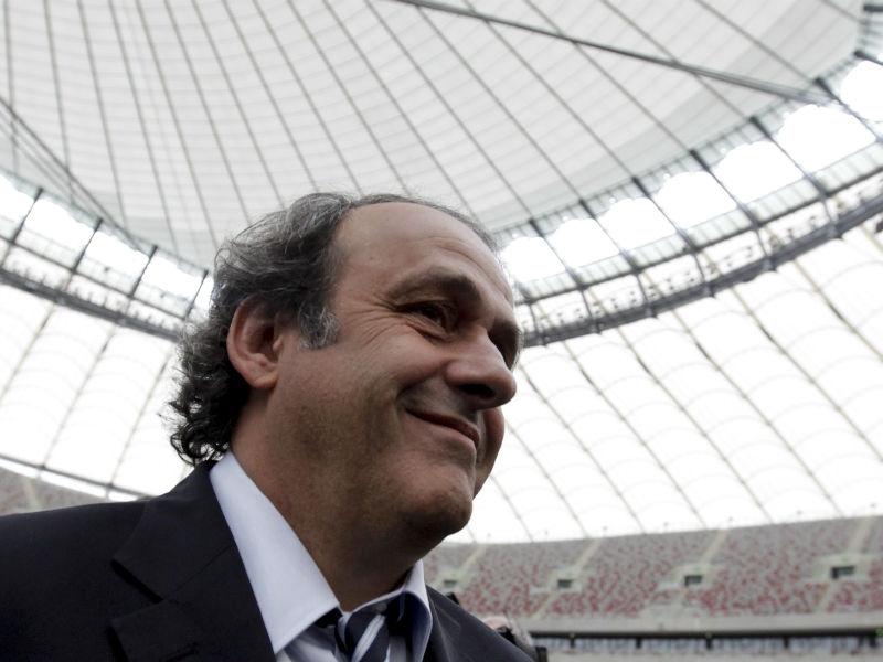 Platini modifică regulamentul la Euro 2012. Cartonaşele galbene nu se mai cumulează