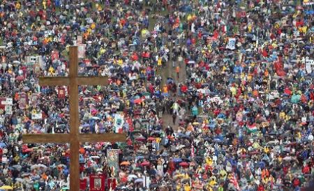 Peste 125.000 de pelerini de Rusaliile catolice, pe muntele Şumuleul Mic