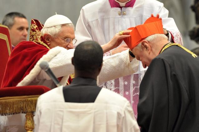 Vaticanul confirmă oficial arestarea majordomului Papei pentru divulgarea de informaţii confidenţiale