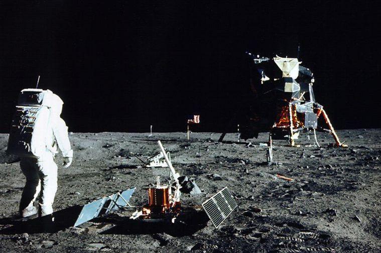 Neil Armstrong a dezvăluit secretul care spulberă teoria conspiraţiei. Dovada că aselenizarea a avut loc