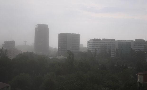 Avertizare meteo: Ploi şi vijelii, în această după-amiază, în Bucureşti
