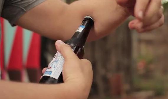 (VIDEO) 75 de moduri în care poţi deschide o bere