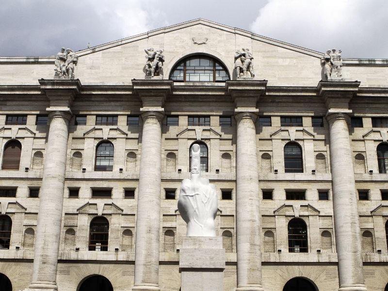Cinci analişti ai Standard & Poor's, agenţie care a retrogradat ratingul Italiei, s-ar putea alege cu dosare penale