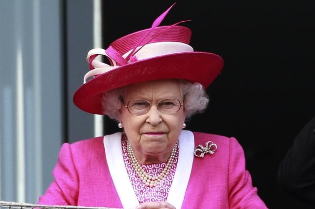 Cum ştii dacă regina Angliei este nervoasă? 10 secrete de la Palatul Buckingham