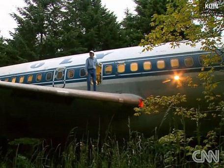 Trăieşte într-un Boeing 727: Un american a transformat aeronava în casă de locuit (VIDEO)