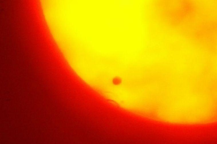 Ultimul tranzit al acestui secol: Venus trece prin faţa Soarelui. Spectacolul ceresc se va mai repeta în 2117 (VIDEO)