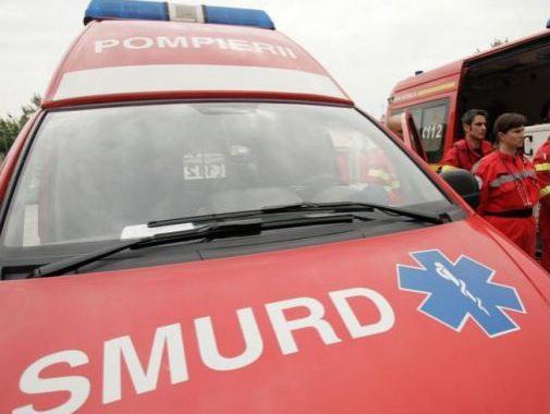 Microbuz şcolar, implicat într-un accident rutier, la Cluj: Patru elevi au fost transportaţi la spital