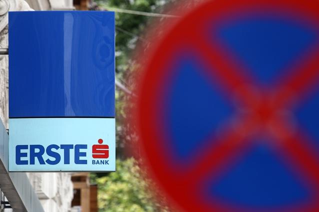 Moody's a scăzut ratingurile băncilor austriece din cauza BCR şi Raiffeisen România