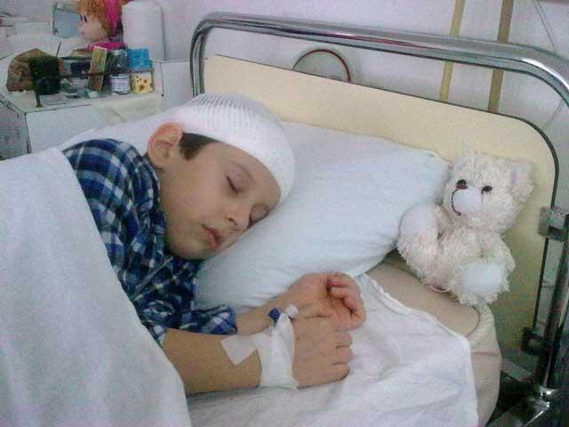 Alexandru Dumitru, un băieţel cu cancer cerebral, luptă din răsputeri pentru viaţa lui